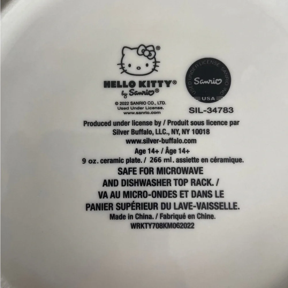 Sanrio Hello Kitty 2022 Ceramic Christmas Plate New